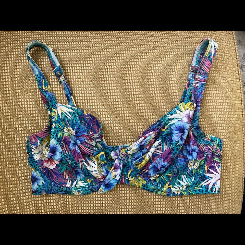 Swim top 36E